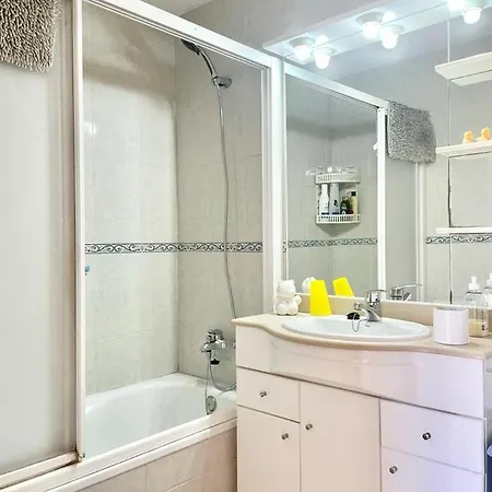 Apartamento Espacioso Y Con Acceso A Piscina * 로지즈